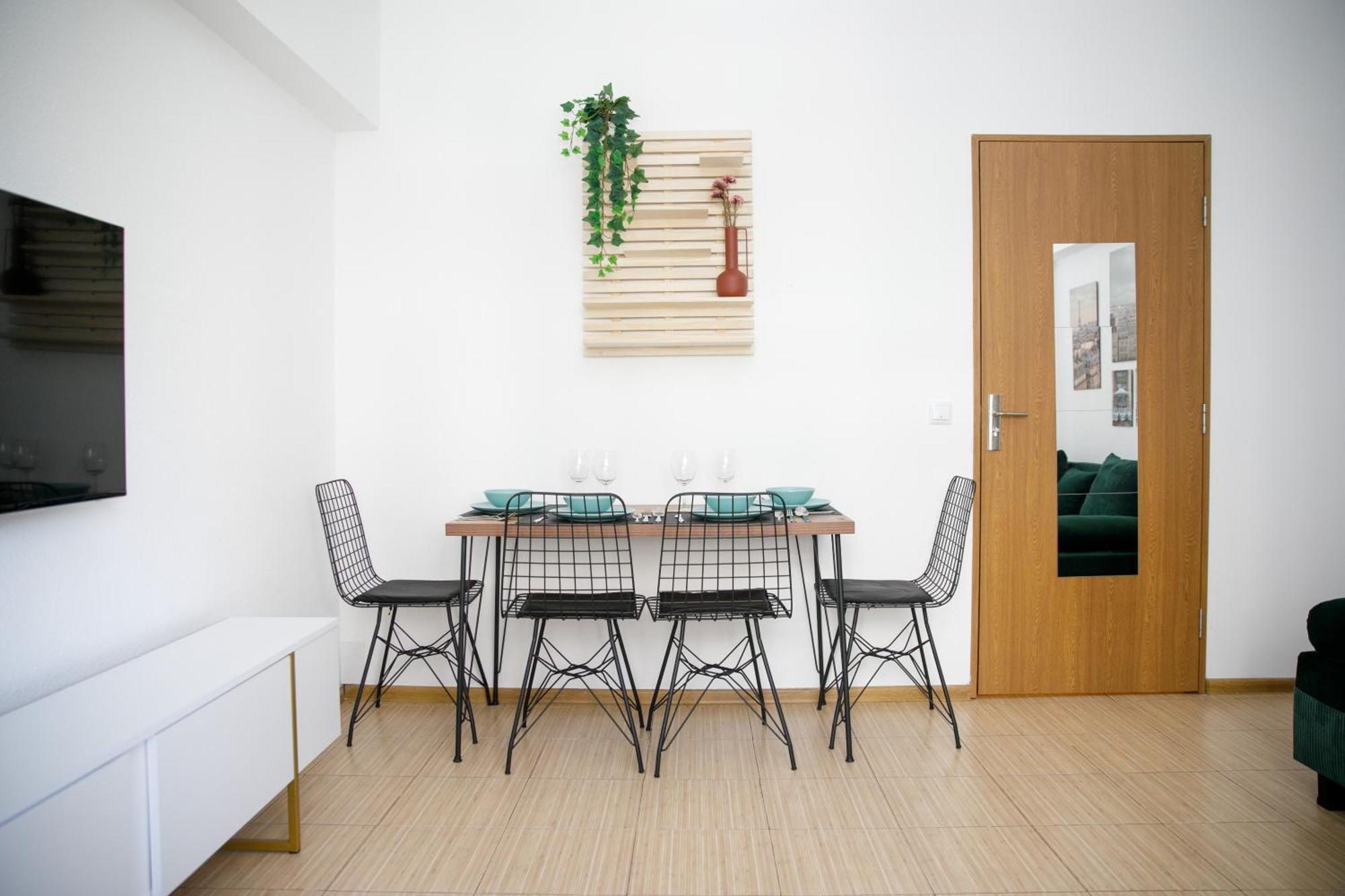 Color Apartments Corneliu Coposu No3 Bucharest Exterior photo