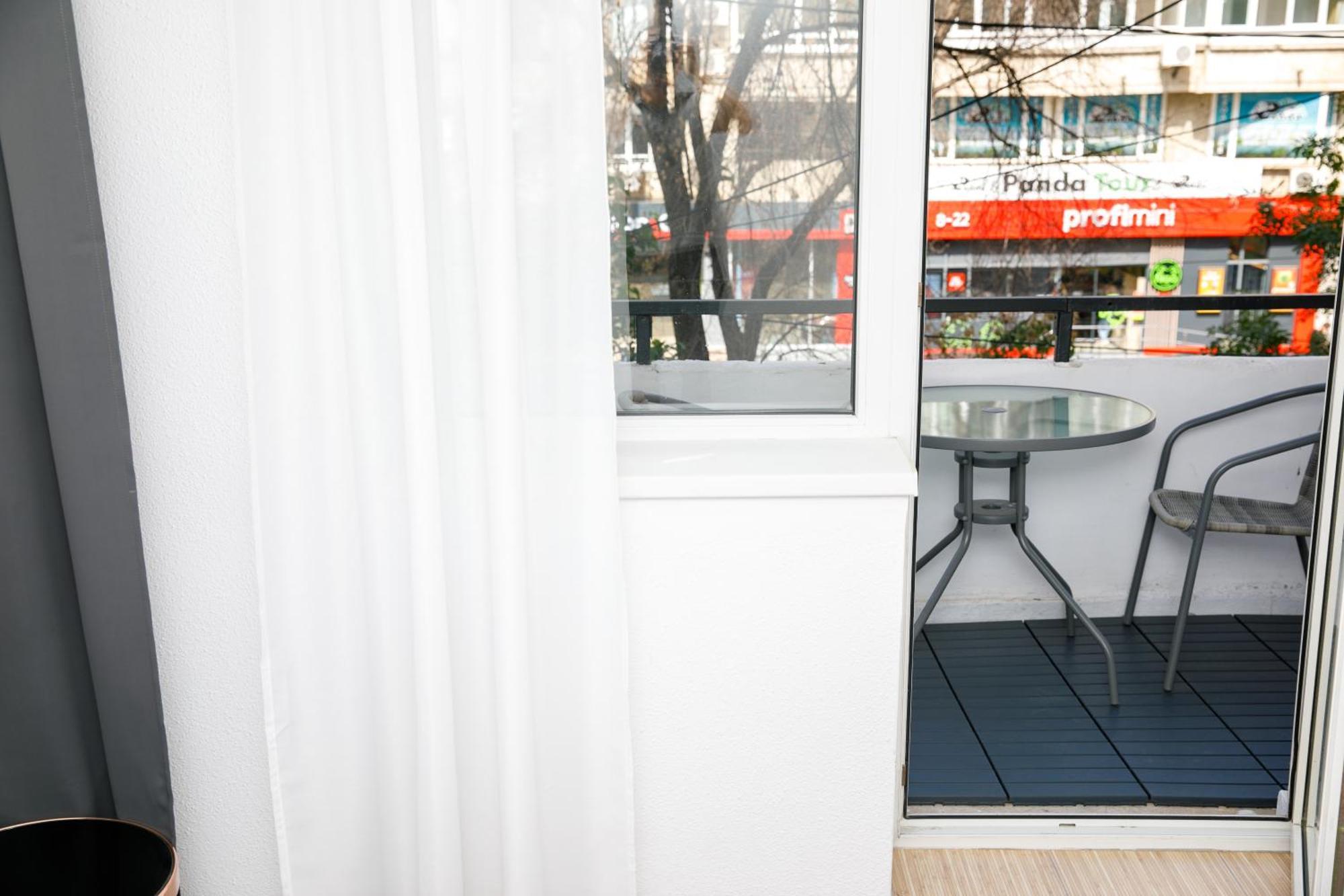 Color Apartments Corneliu Coposu No3 Bucharest Exterior photo
